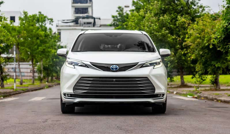 Toyota Sienna Platium 2.5 Hybrid 2024 full