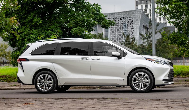 Toyota Sienna Platium 2.5 Hybrid 2024 full