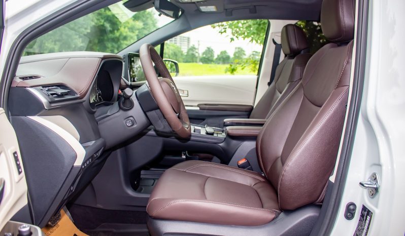 Toyota Sienna Platium 2.5 Hybrid 2024 full
