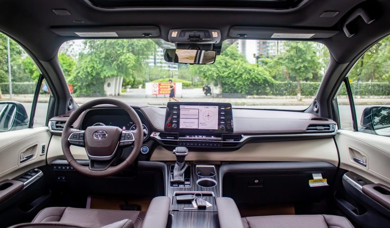Toyota Sienna Platium 2.5 Hybrid 2024 full