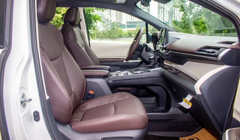 Toyota Sienna Platium 2.5 Hybrid 2024 full