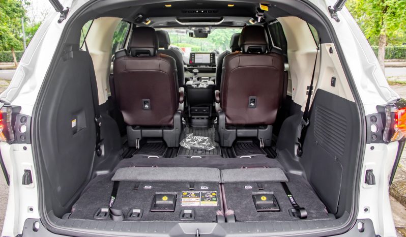 Toyota Sienna Platium 2.5 Hybrid 2024 full