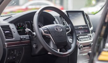 Toyota Land Cruiser VXS V8 5.7L 2021 full