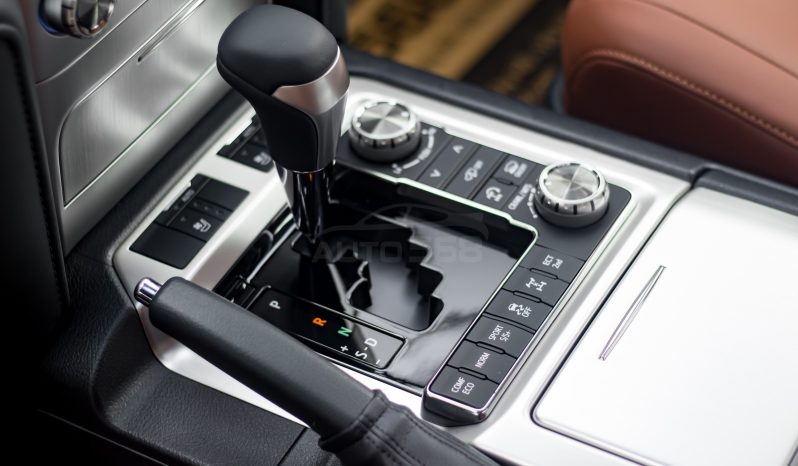 Toyota Land Cruiser VXS V8 5.7L 2021 full