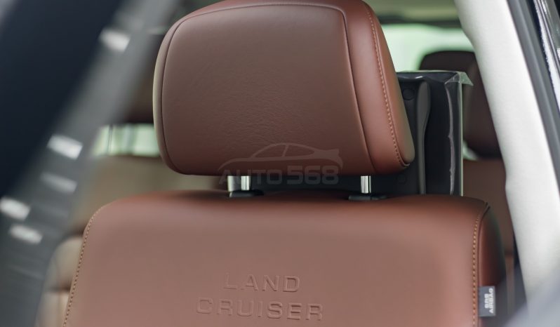 Toyota Land Cruiser VXS V8 5.7L 2021 full