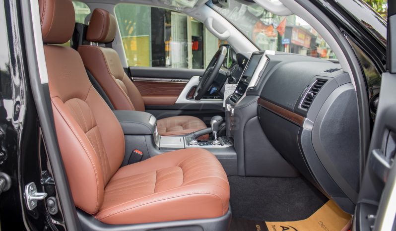 Toyota Land Cruiser VXS V8 5.7L 2021 full