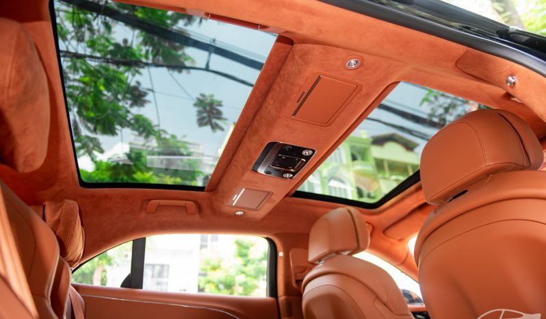 Bentley Flying Spur V8 2025 full