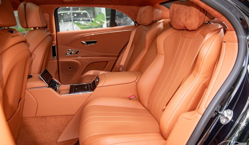 Bentley Flying Spur V8 2025 full