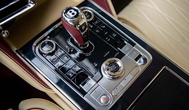 Bentley Flying Spur V8 First Edition 2025 full