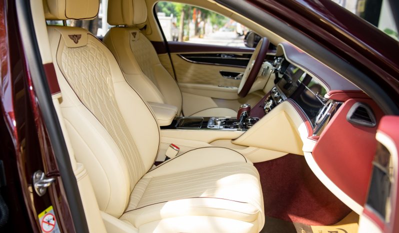 Bentley Flying Spur V8 First Edition 2025 full