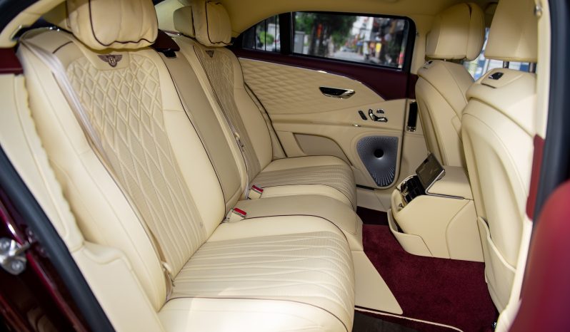 Bentley Flying Spur V8 First Edition 2025 full