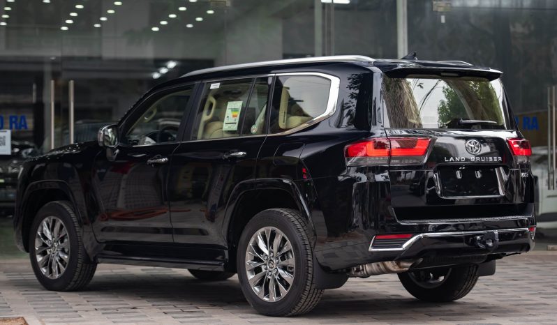 Toyota Land Cruiser 300 VXR 2024 full