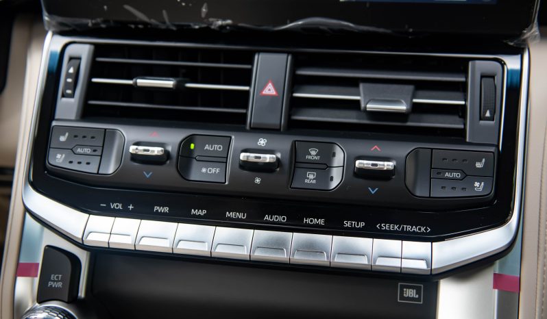 Toyota Land Cruiser 300 VXR 2024 full