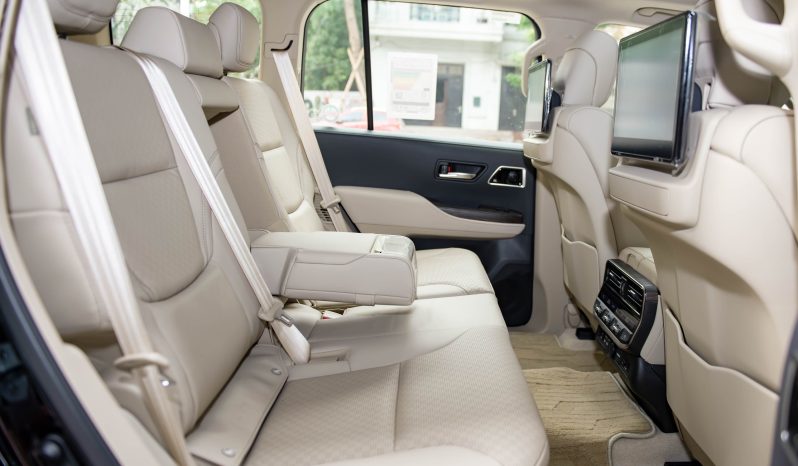 Toyota Land Cruiser 300 VXR 2024 full