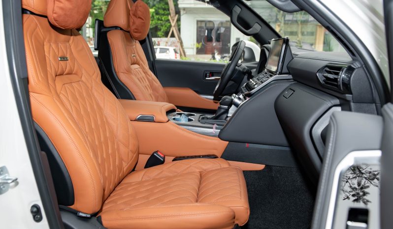 Toyota Land Cruiser 300 MBS VXR 2024 full