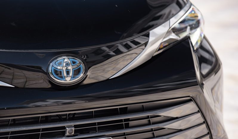 Toyota Sienna Platium 2.5 Hybrid 2021 full