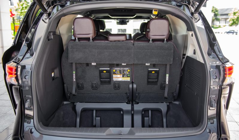 Toyota Sienna Platium 2.5 Hybrid 2021 full