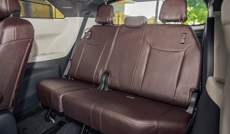 Toyota Sienna Platium 2.5 Hybrid 2021 full