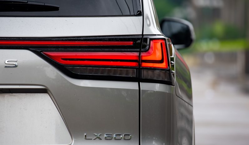 Lexus LX600 Ultra Luxury 2024 full